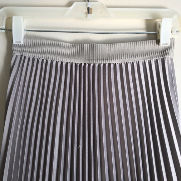 H&M NWT Pleated Skirt - Picture 7 of 10